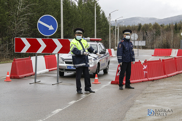 «Желающих отдохнуть на Байкале разворачивают обратно» — в Бурятии на трассах установили КПП