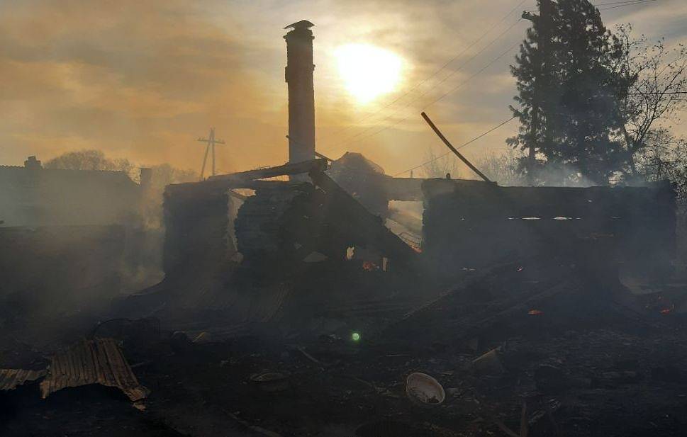 8 жилых домов сгорело в Зиме