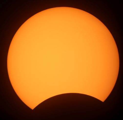 Опубликованы снимки солнечного затмения