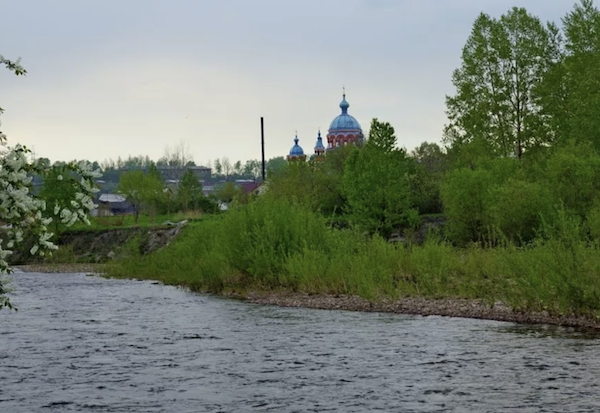 Река Ушаковка начала топить Иркутск