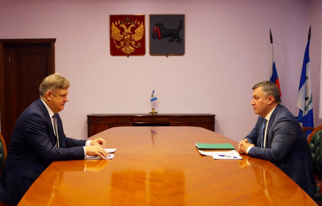 Полпред Президента Анатолий Серышев и губернатор Игорь Кобзев провели рабочую встречу