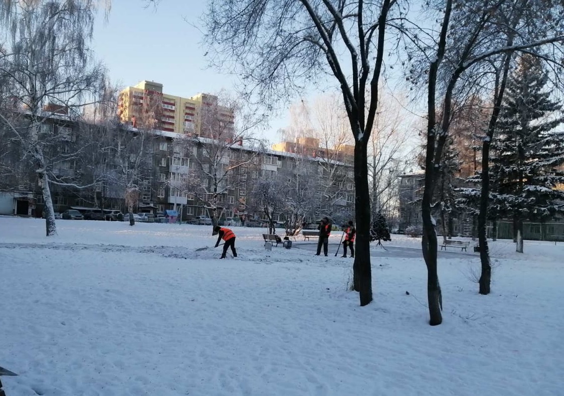 Пока все отдыхают, коммунальщики работают