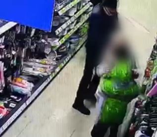 Иркутянин ударил жену в магазине схваченным с витрины ножом