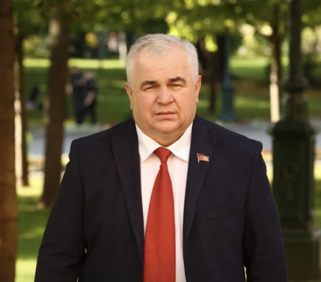 Красные пробивают дно