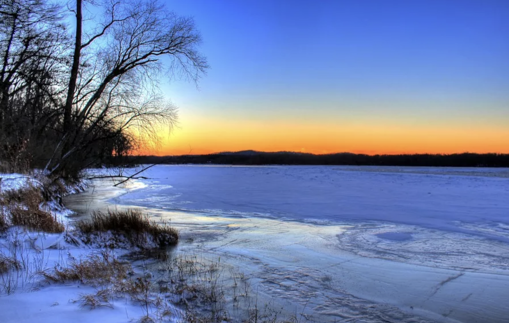 Трое подростков провалились под лед в Иркутске