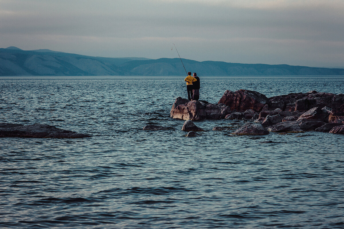 Ловись омуль, но только на удочку
