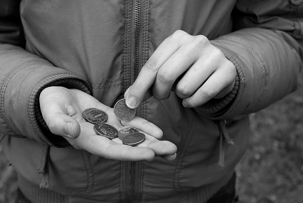 Более 16,1 млн россиян живут за чертой бедности