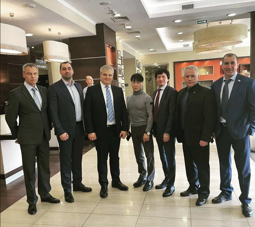 Он всего лишь двоюродный племянник президента