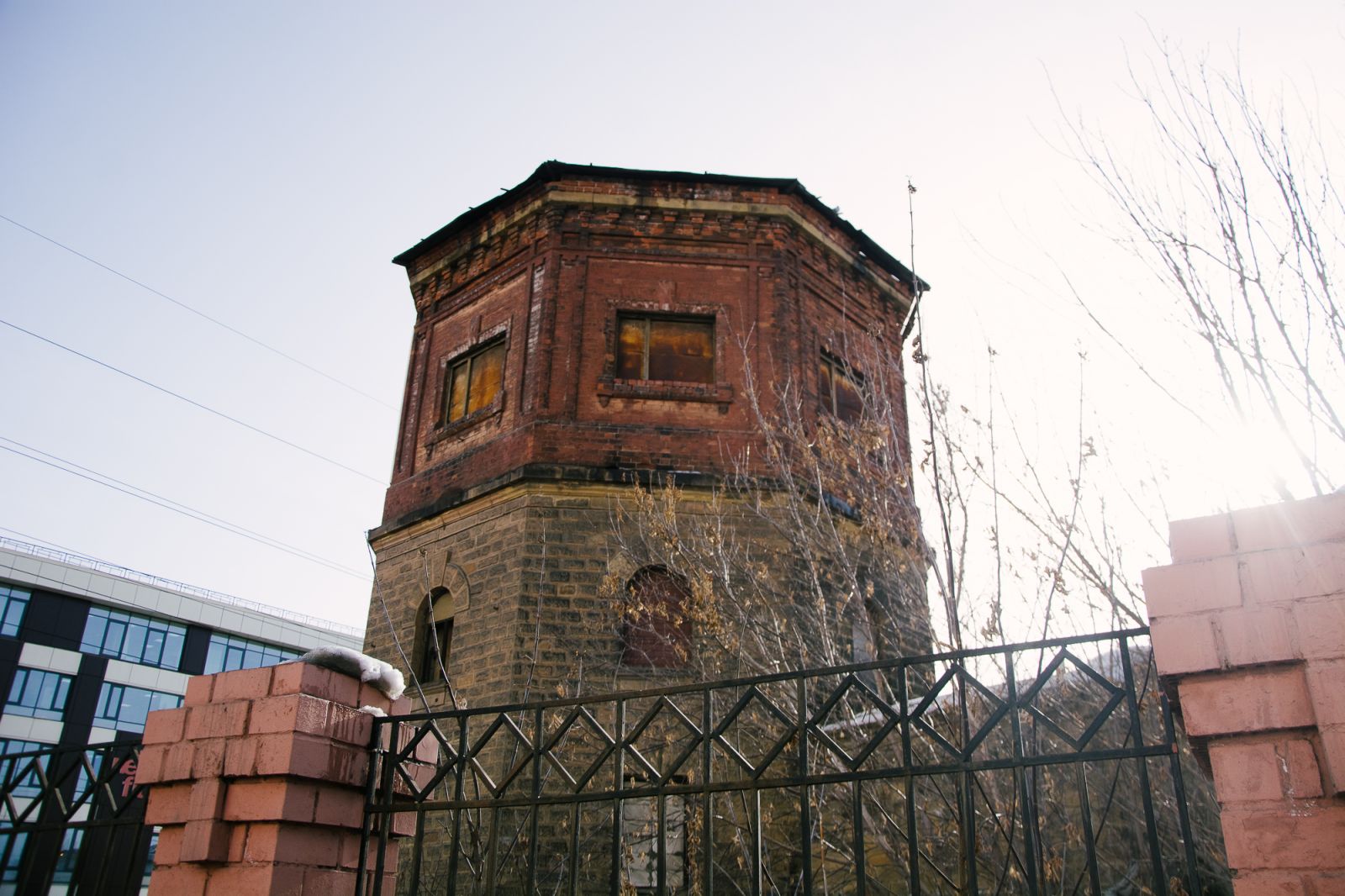 Старинную водонапорную башню в Иркутске продают за 16 млн рублей