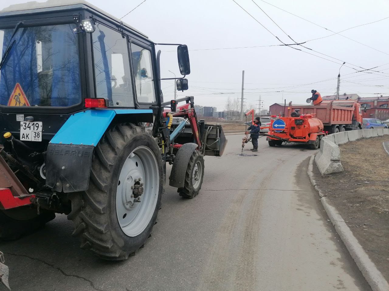 В Иркутске приступили к ямочному ремонту струйно-инъекционным методом