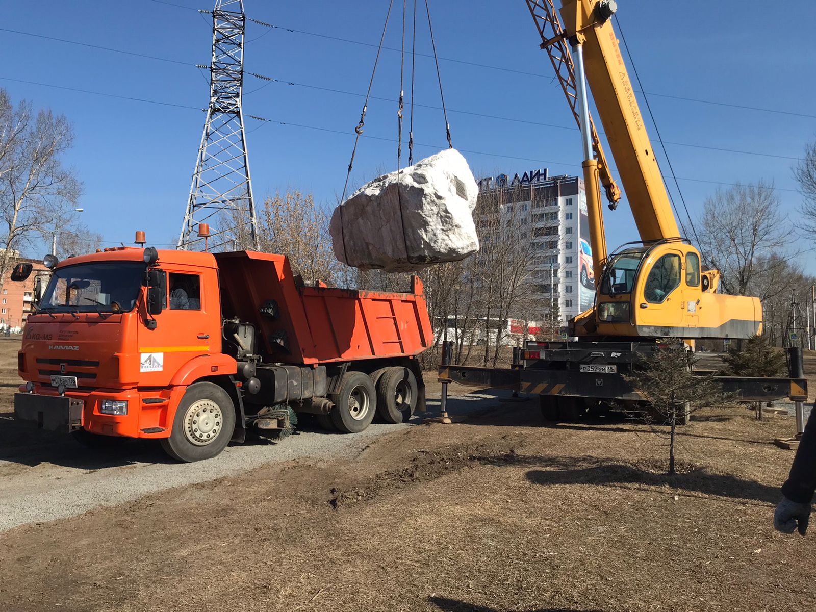 Площадку для стелы «Иркутск – город трудовой доблести» готовят в областном центре