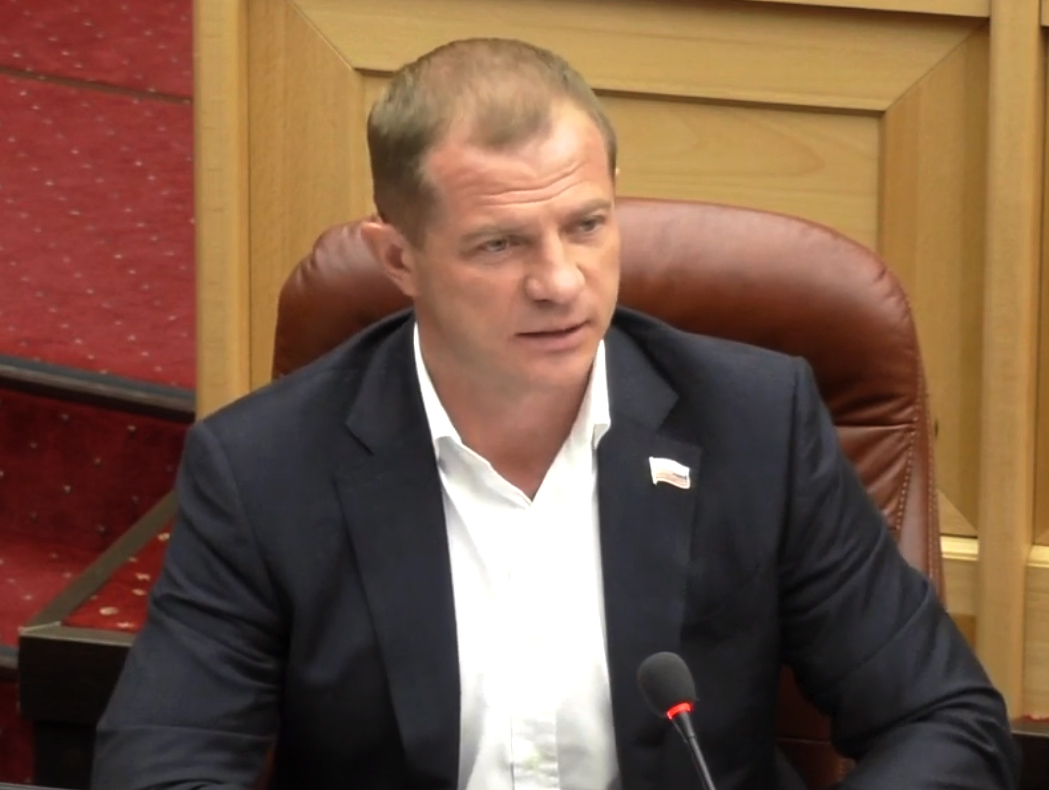 «Хороший дрын для депутата Евгения Бакурова»