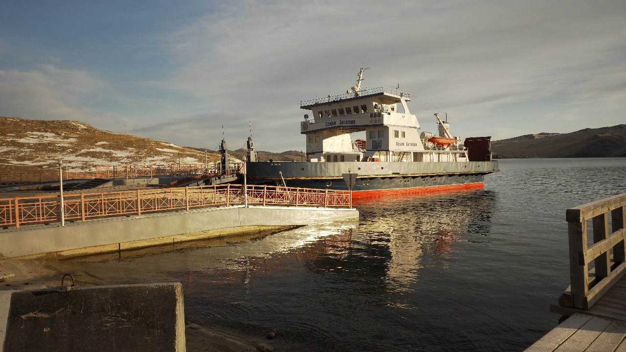 Паромная переправа на остров Ольхон начала работать