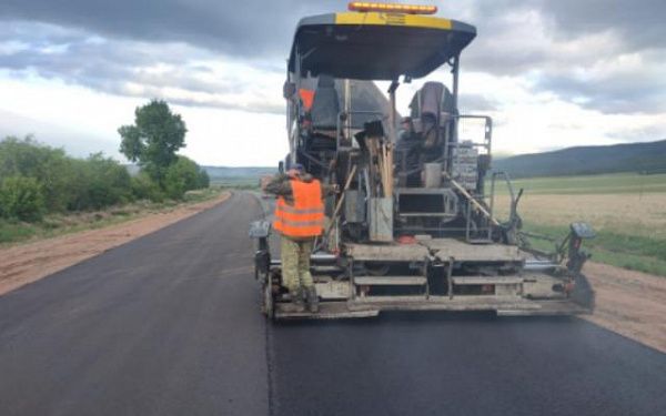В Приангарье ведут капитальный ремонт шести дорог на Байкал 