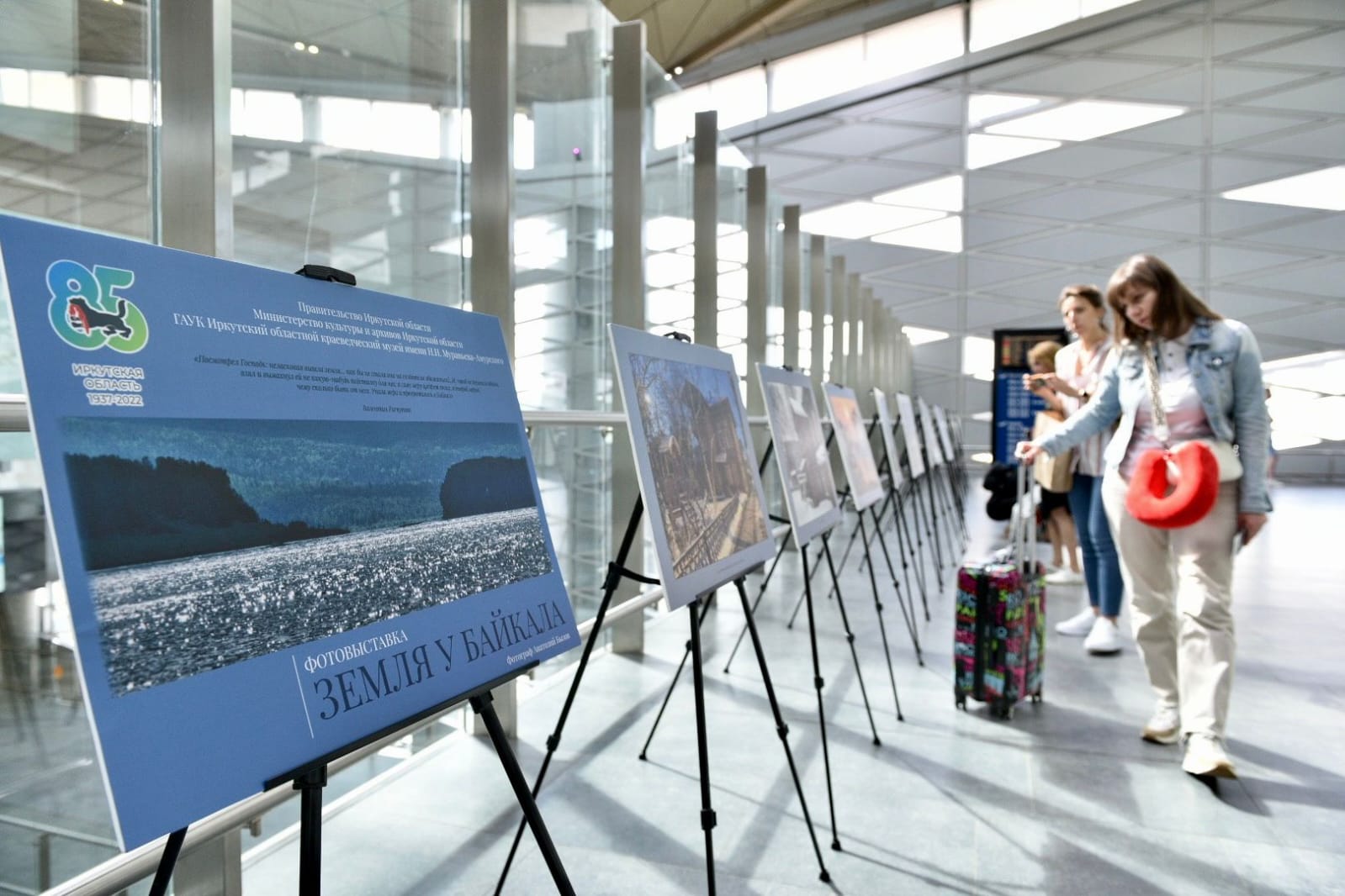 Фотовыставка «Земля у Байкала» открылась в аэропорту Пулково