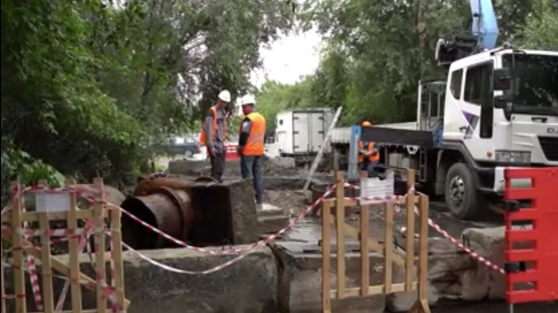 Почему отключают воду на 2 недели. Новый водопровод. Отключение водоснабжения. Верхняя раздача водоснабжения.