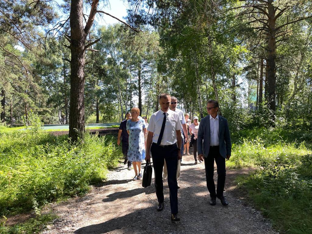 Городские власти и жители недовольны благоустройством рощи на Синюшной горе