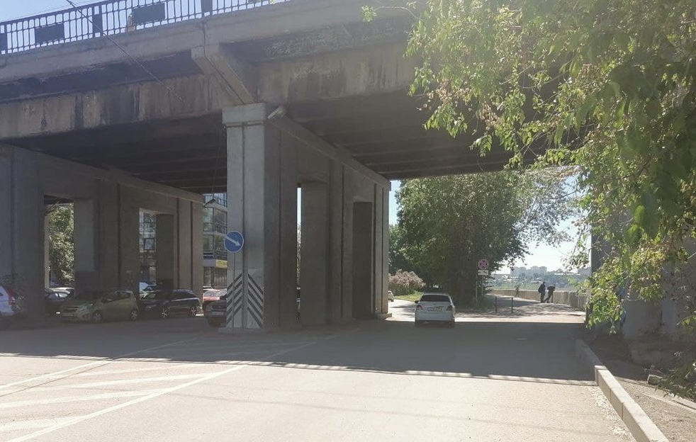 Парковка под Глазковским мостом в ночное время будет запрещена