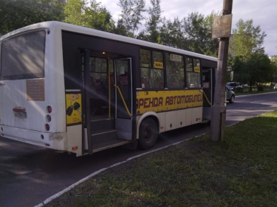 Пенсионерка выпала из автобуса в Братске