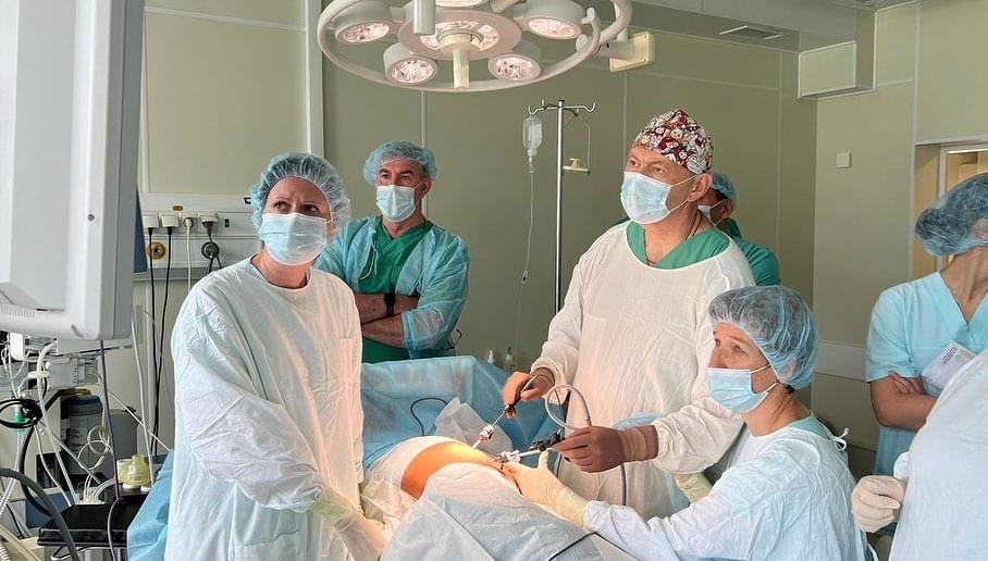 Уникальную операцию 10-летней девочке из Уссурийска провёл иркутский хирург Юрий Козлов