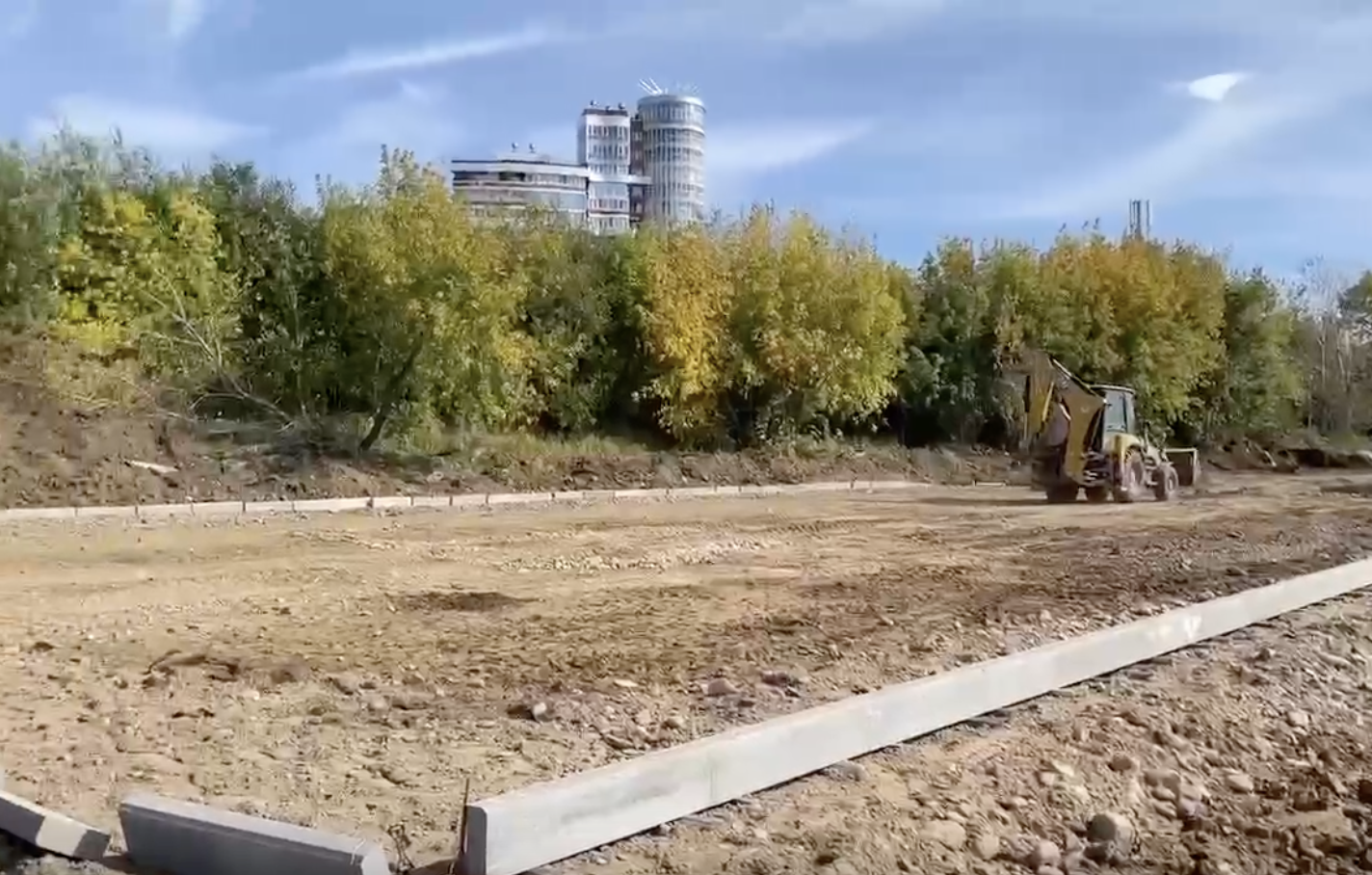 Футбольное поле и роллердром появятся в Солнечном осенью