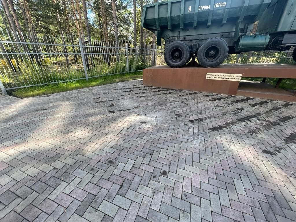 Мэр Саянска публично высказал недовольство работами по благоустройству, которые выполняла строительная компания Красноштановых