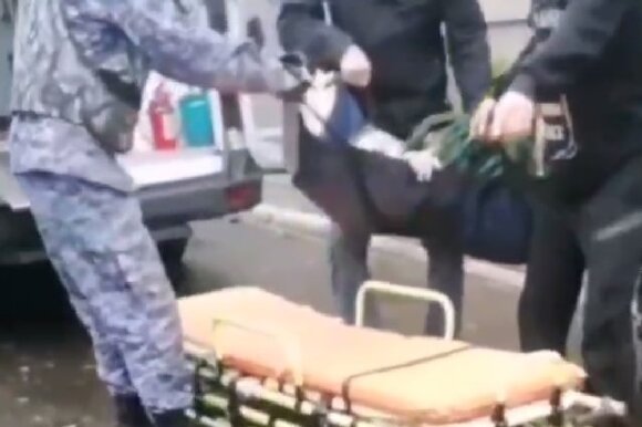 Транспортировать раненого военкома в Иркутск мешает погода