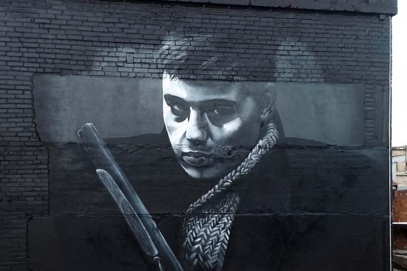 Графити с портретом Сергея Бодрова создал в Братске тату-мастер