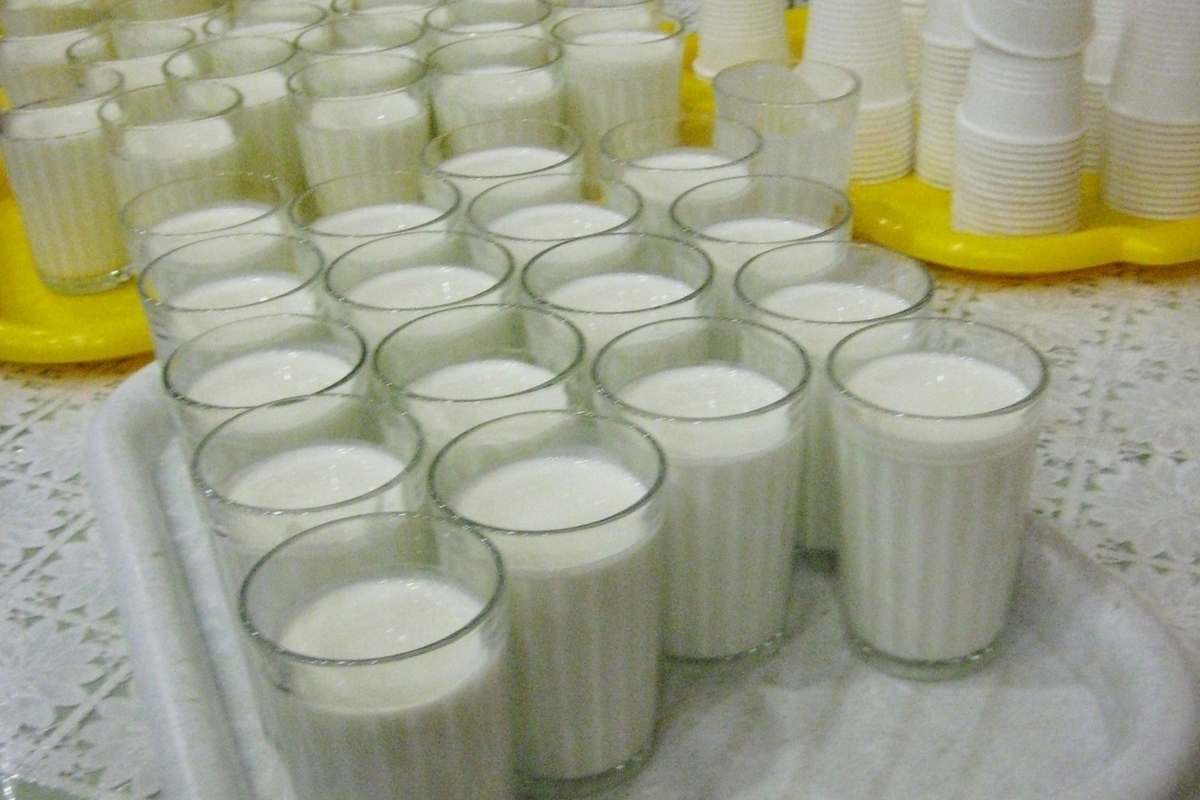 Председатель правительства региона поручил выяснить, почему школьники не пьют молоко