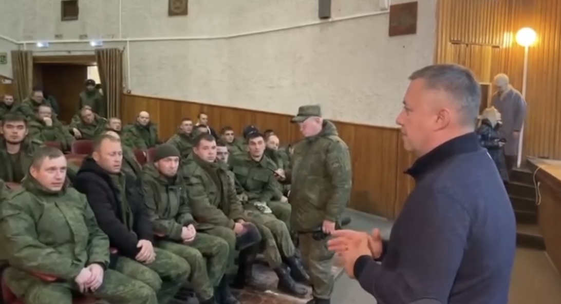 Кобзев отправил к мобилизованным иркутских врачей и поручил мэрам посетить места военных сборов