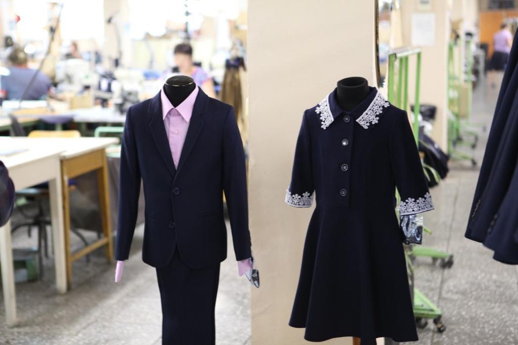 Школьную форму иркутской фабрики отправят ученикам Кировска