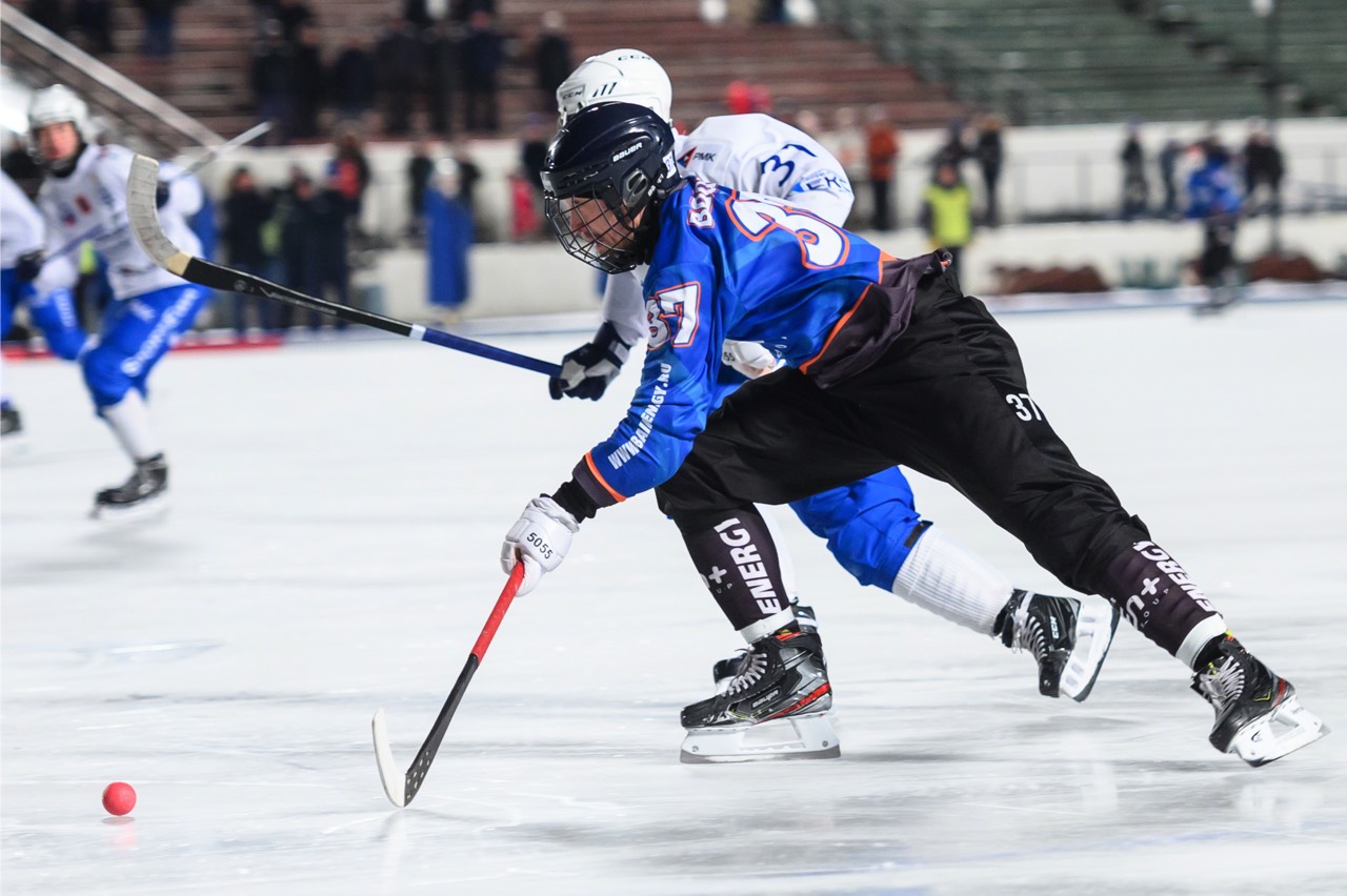 Чемпионат России по хоккею с мячом стартует в Иркутске
