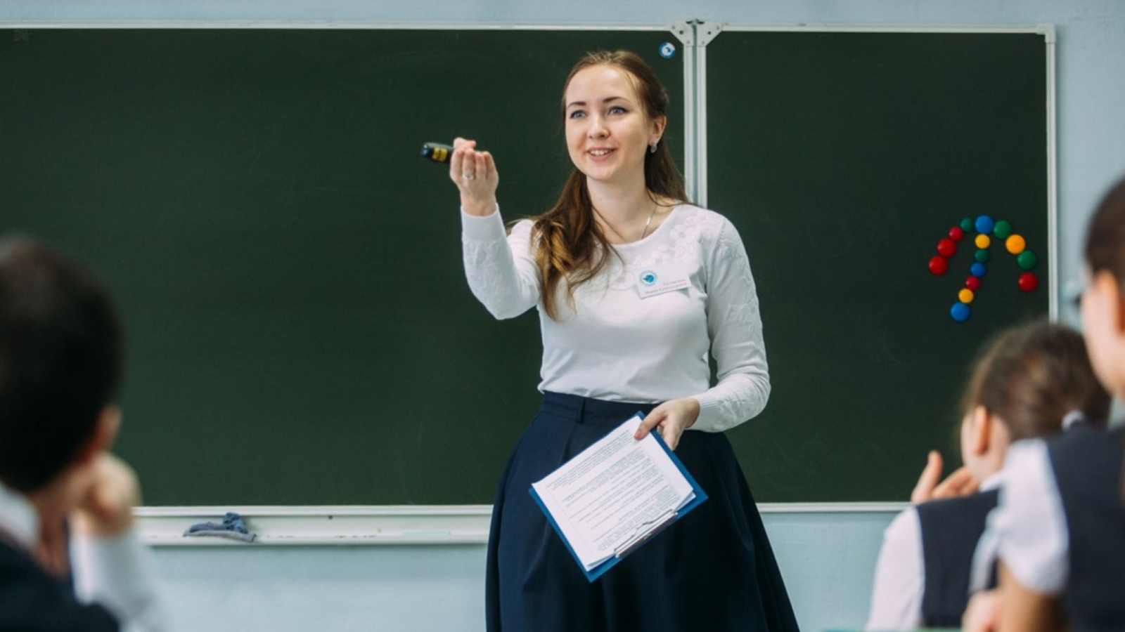 117 молодых педагогов Приангарья получат единовременную выплату около 100 тысяч рублей