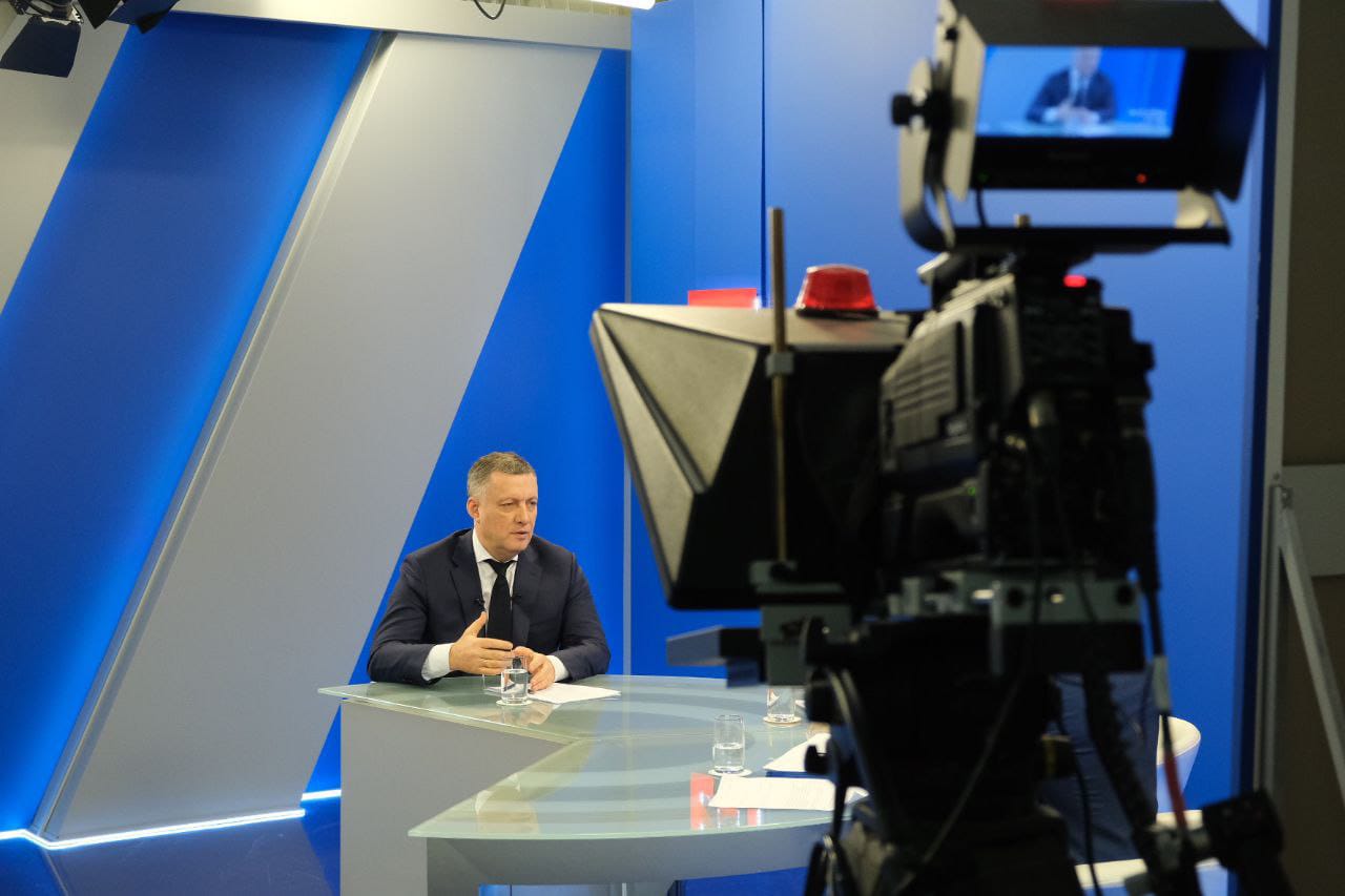 На прямую линию с Кобзевым поступило более 1,3 тысячи вопросов