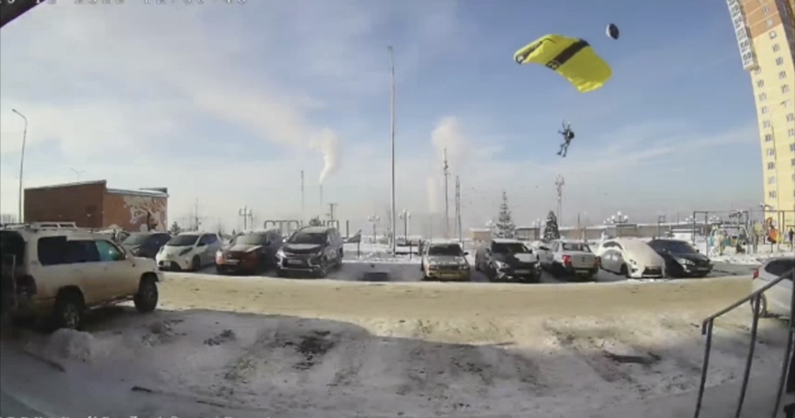 Парашютиста привлекли к ответственности за прыжок с иркутской многоэтажки (видео)