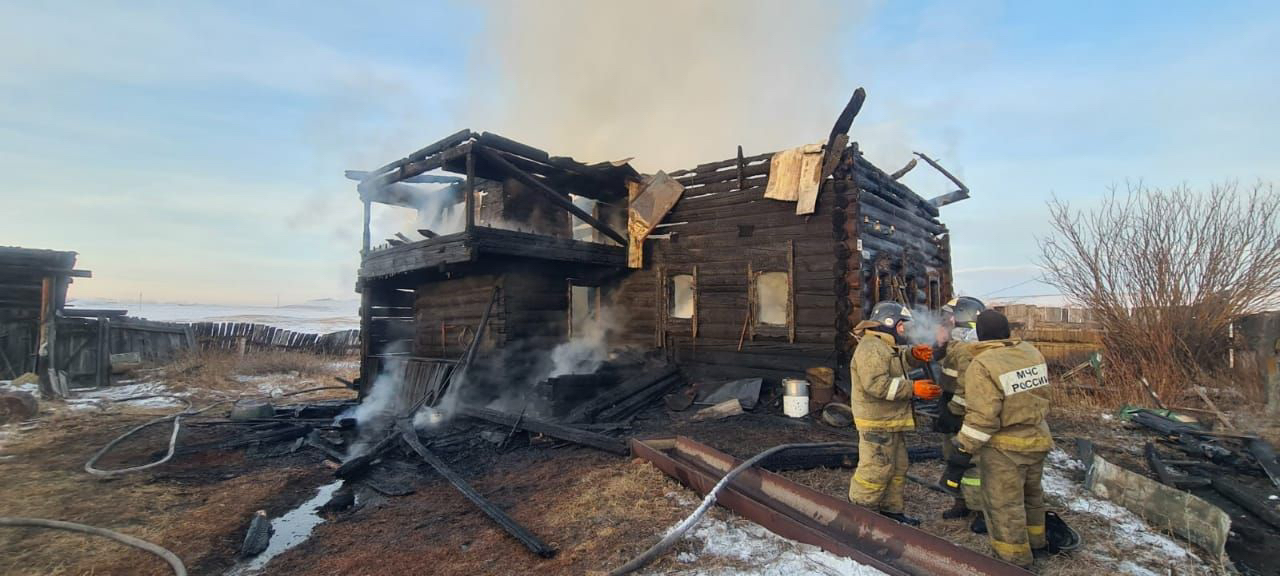 При пожаре в старинном доме погиб мужчина