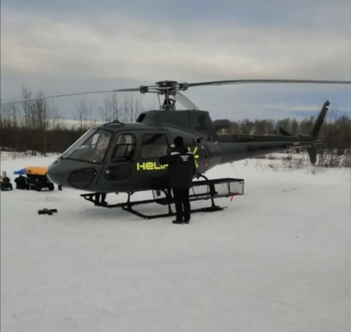 Сноубордист погиб в Слюдянском районе при сходе лавины