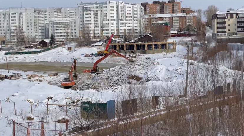 «Взял бы и отправил депутатский запрос в прокуратуру о непостроенной школе на ул. Багратиона»