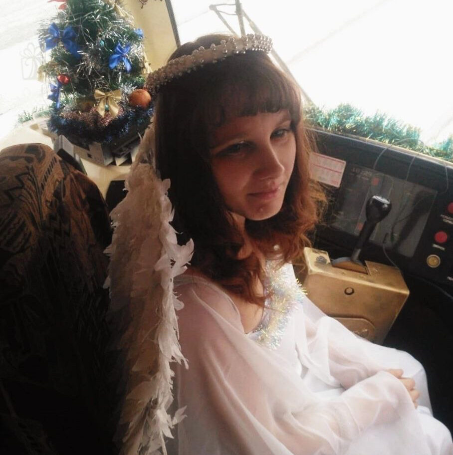 Вагоновожатая в костюме ангела создавала иркутянам рождественское настроение