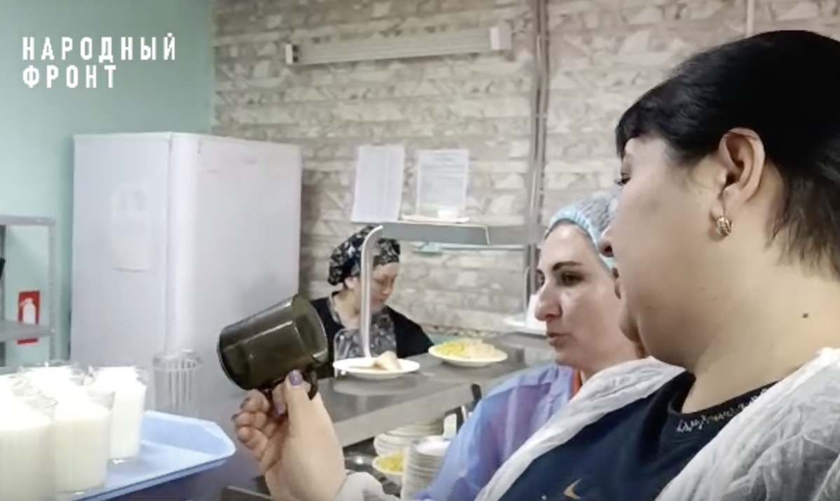 «Горстка пустых макарон за 35 рублей и вода со слизью в школе Иркутского района»