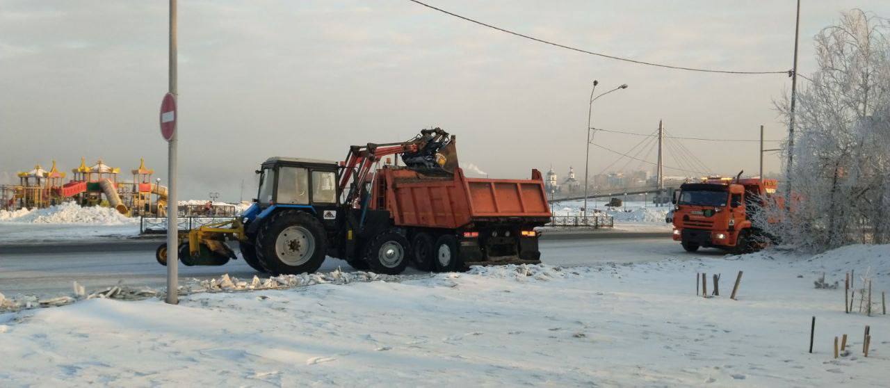 Снег с улиц Иркутска убирали в усиленном режиме в выходные дни
