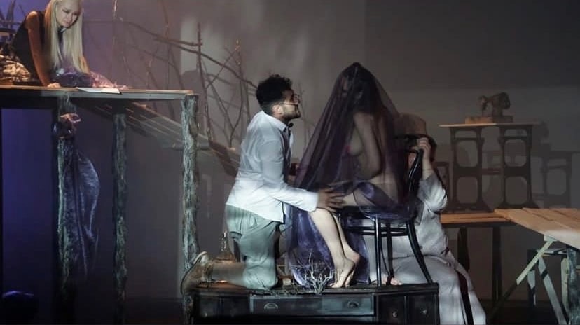 В Братске разгорелся скандал из-за спектакля с обнаженной актрисой