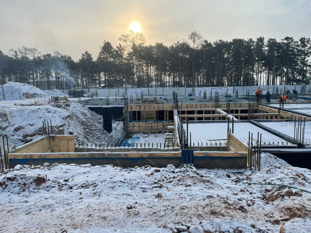 Прокуратура  и следком проводят проверку по факту невыплаты зарплаты рабочим на стройке поликлиники в Качуге