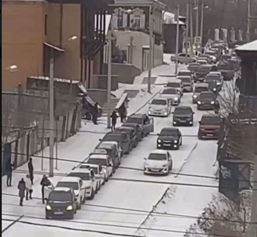 На улице Кожова столкнулись 10 машин (видео)