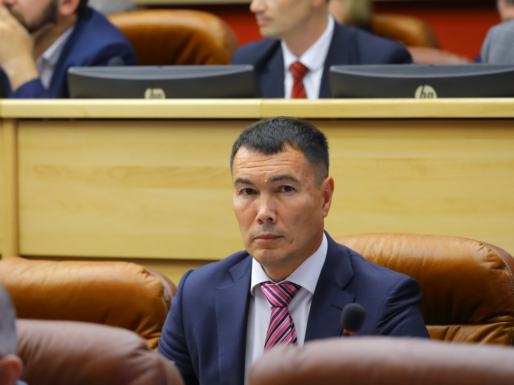 «Пальчик и Сарсенбаев это кость в горле Единой России»