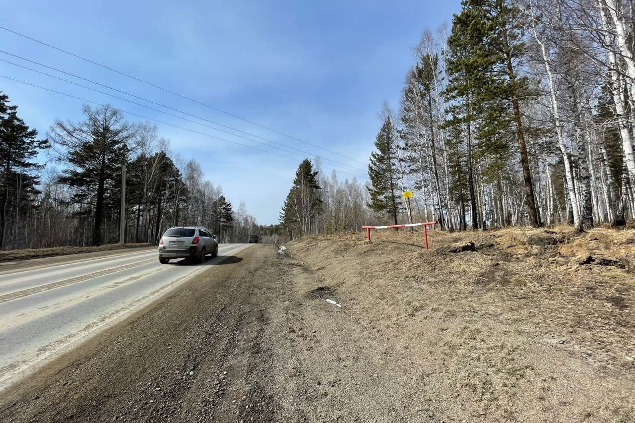 Нелегальные съезды с Байкальского тракта заблокировали ограждениями