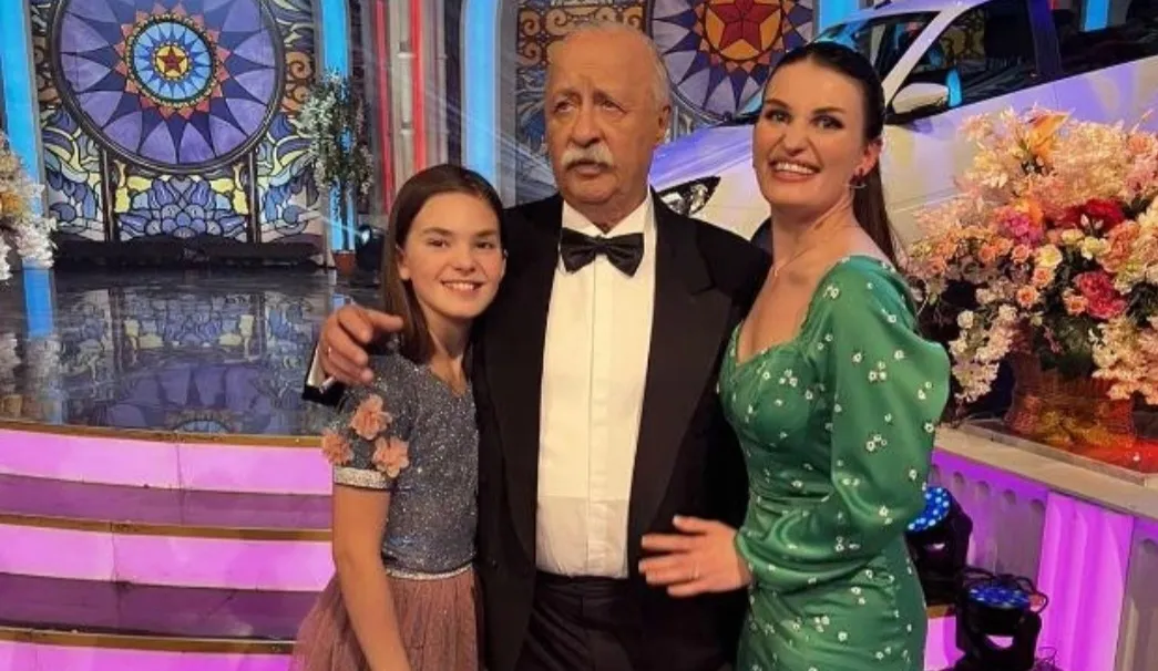 Иркутянка выиграла на «Поле чудес» телевизор и подарила Якубовичу связанные мэром МО «Ангарский» носки