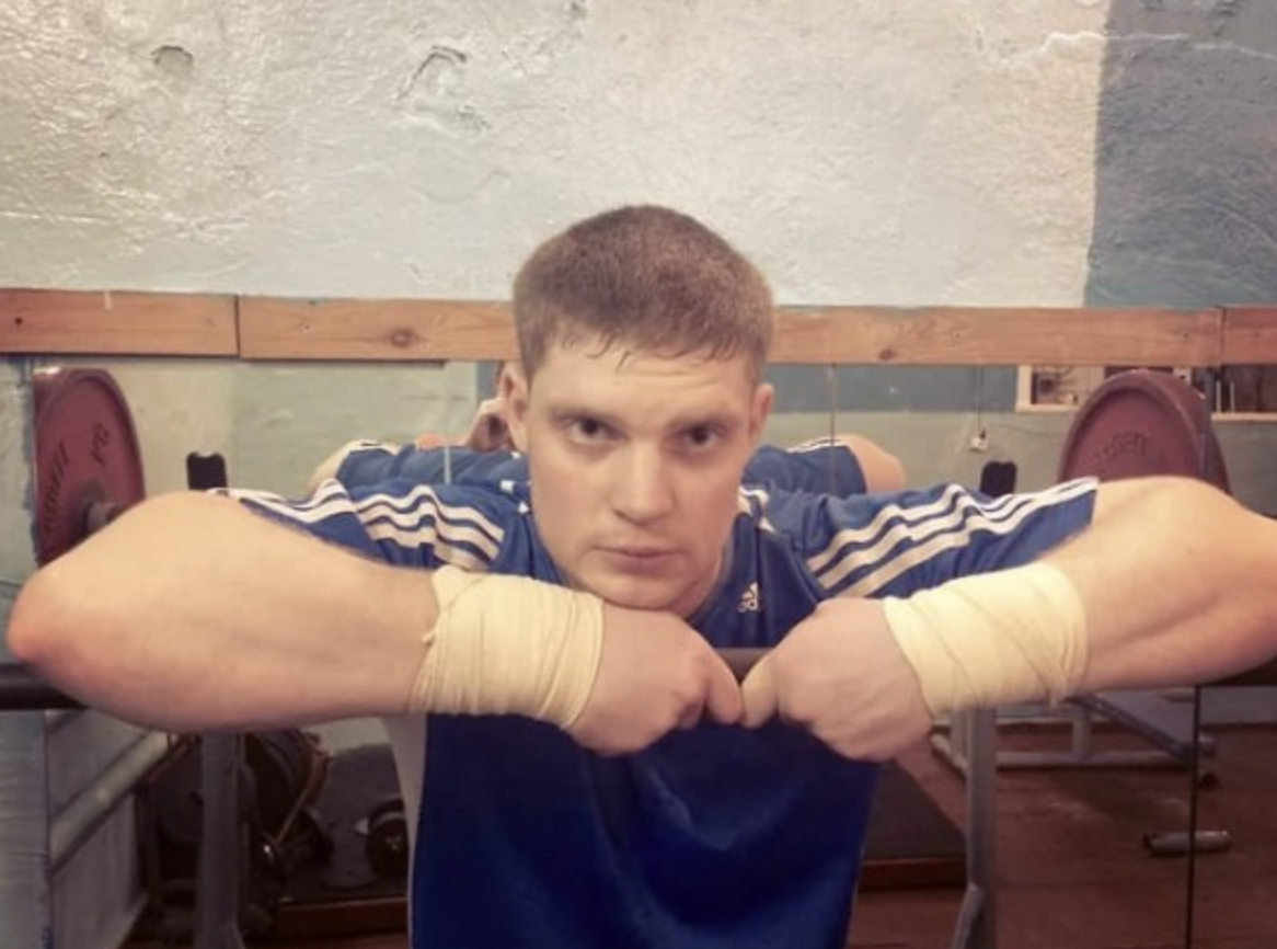 «Бывший полицейский, приговоренный к 3,5 годам за пытки, получил УДО»