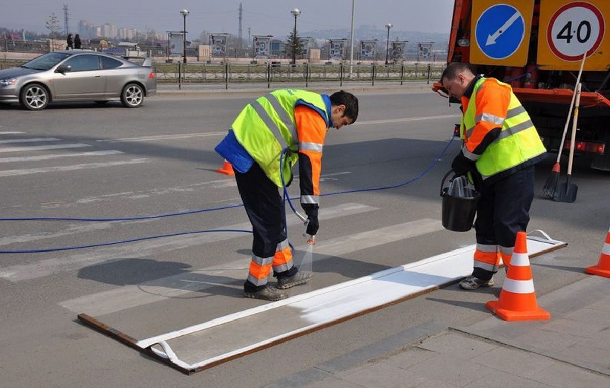 В Иркутске начали обновлять дорожную разметку