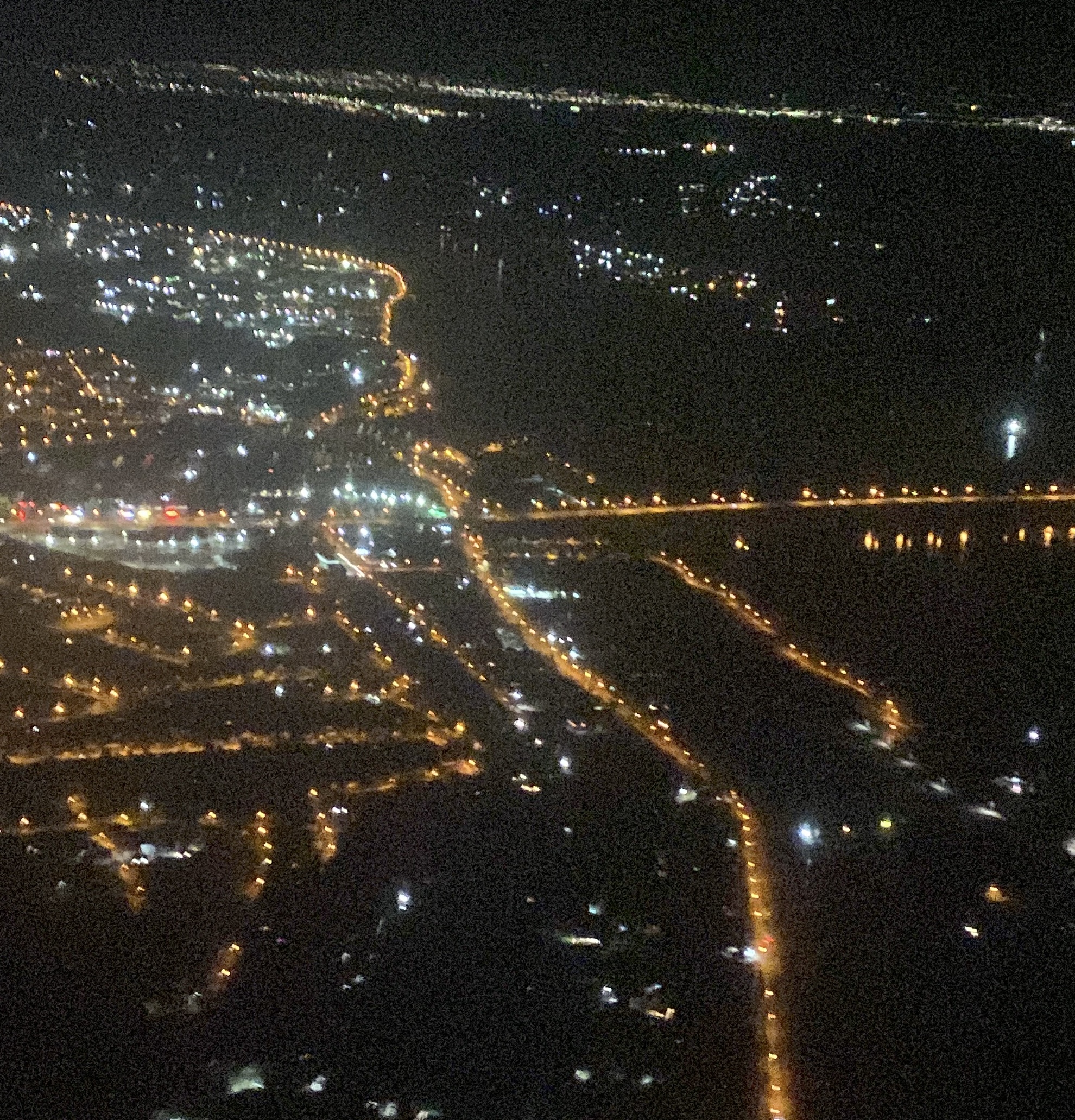 Ночной Иркутск из кабины самолета (видео)